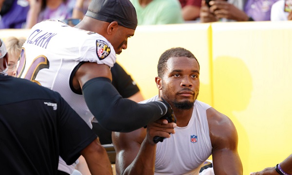 J. K. Dobbins tidig ersättning för skada under försäsongen